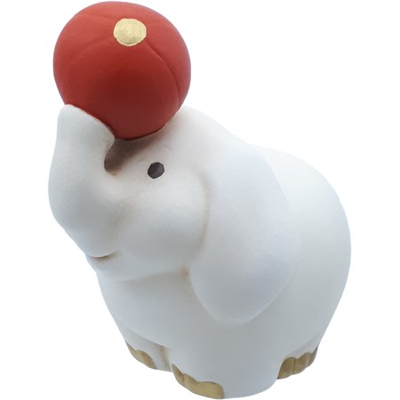 elefante pongo con palla rossa