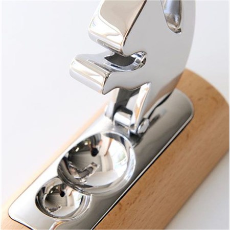 Scoiattolo Schiaccianoci in Cucina