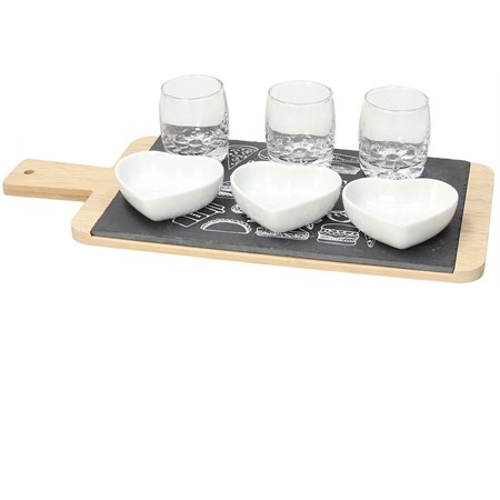 tagliere con 3 bicchierini e 3 coppette cuore